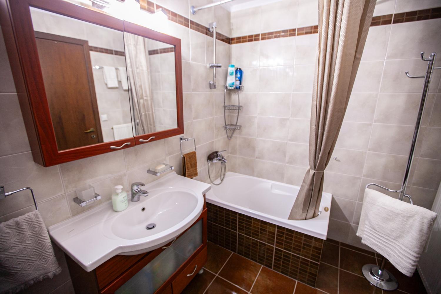 Rodon Apartment With Great View, Sauna And Jacuzzi Литокорон Екстериор снимка